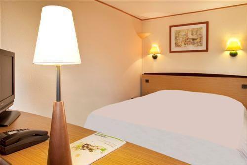 Kyriad - La Croix Verte Hotel Écouen