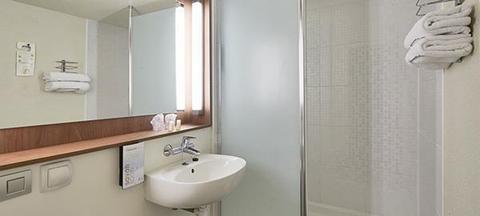 Kyriad - La Croix Verte Hotel 3*
